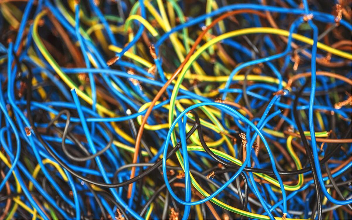 Wire recycling machine